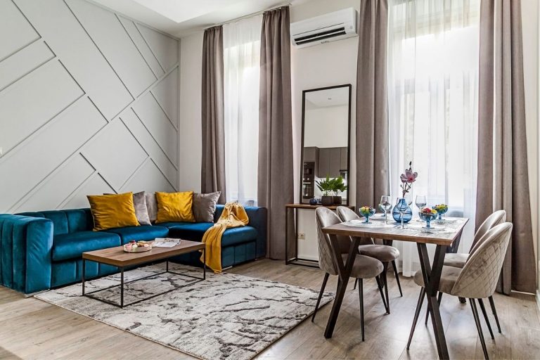 Home staging típusú lakberendezés befektetőknek – Andrassy út 97.